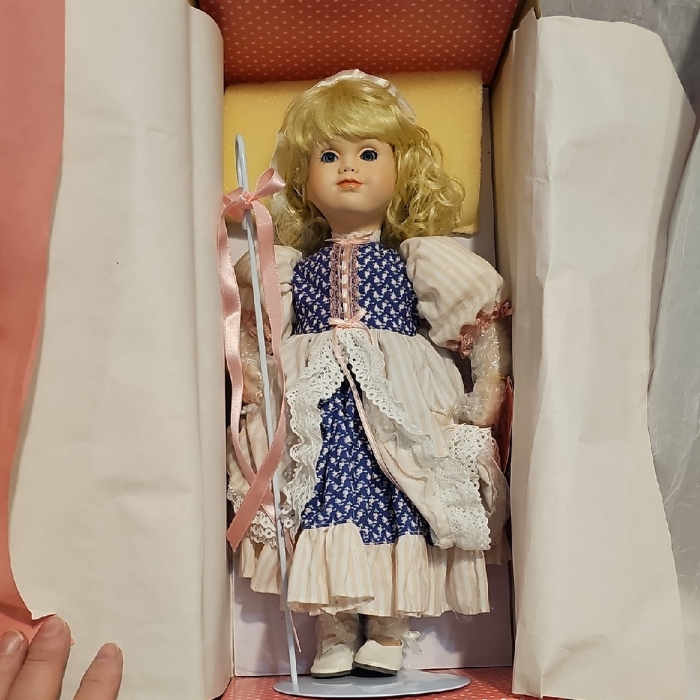 VTG- Paradise Galleries Porcelain Doll - Bo Peep